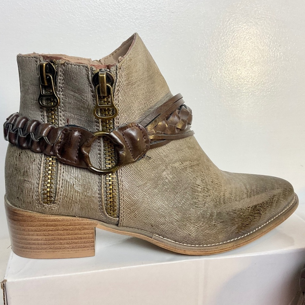 WOMANS CORKYS ANKLE BOOTS WITH BRAID DETAIL - Picture 9 of 13